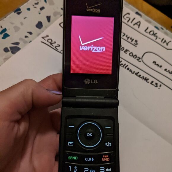 LG Verizon flip phone, excellent condition, works great - Picture 9 of 12